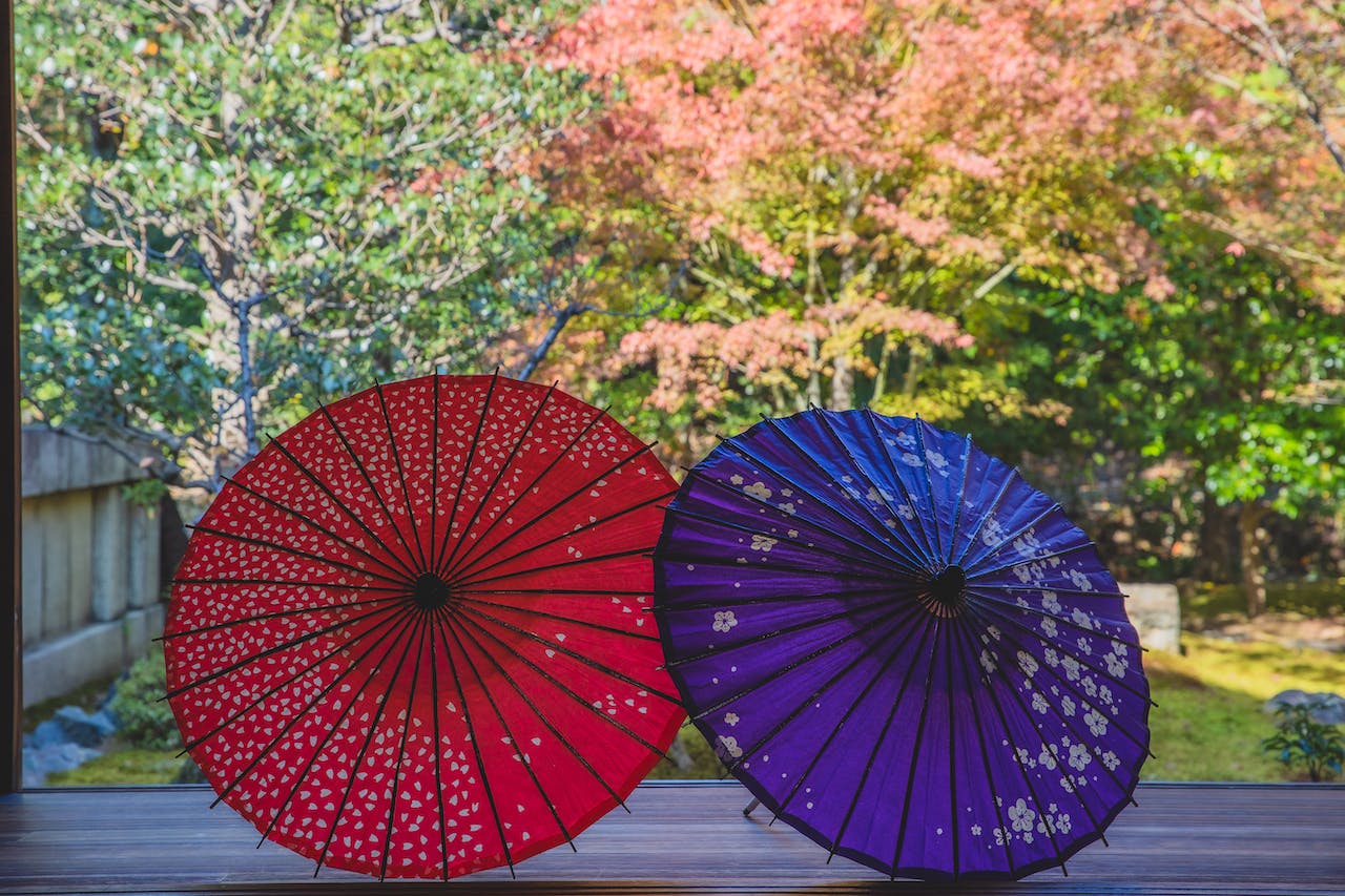 Lot de 2 ombrelles Chinoises en Papier huilé Faites à la Main avec Lot de 2 ombrelles Chinoises en Papier huilé Faites à la Main avec